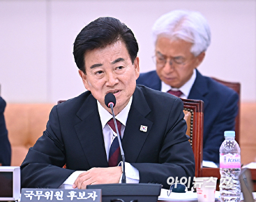 질의에 답변하는 정동영 통일부 장관 후보자