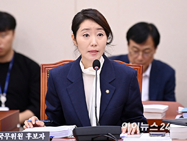 질의에 답변하는 강선우 여성가족부 장관 후보자