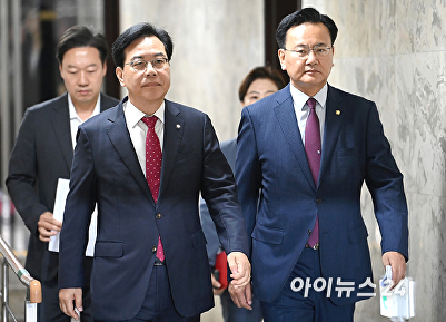 원내대책회의 참석하는 송언석 신임 원내대표