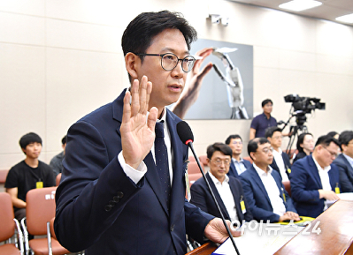 선서하는 배경훈 장관 후보자