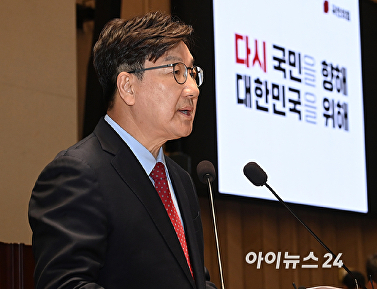 발언하는 권성동 원내대표