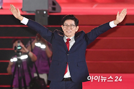 제6차 전당대회 참석하는 김문수 후보