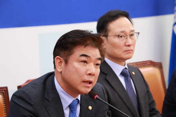 김병욱 의원이 17일 열린 더불어민주당 정책조정회의서 발언 중이다.[사진=김병욱 의원실]
