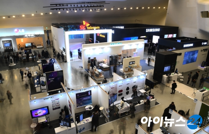 29일부터 서울 DDP에서 열리는 '한국 전자·IT산업 융합 전시회'의 모습. 