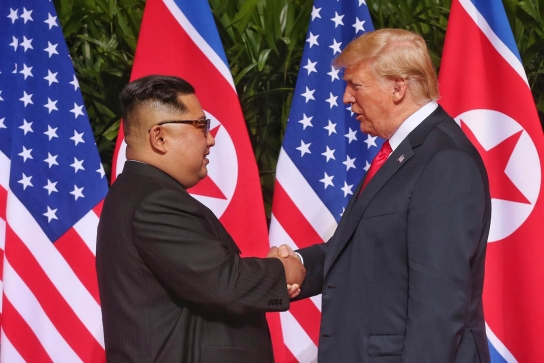 지난해 6·12 북미 정상회담 당시 김정은 북한 국무위원장과 도널드 트럼프 미 대통령. [사진=뉴시스]