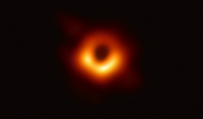 EHT 연구진이 공개한 블랙홀의 이미지 [EHT 홈페이지]