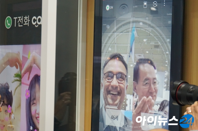 T전화 영상통화 앱 '콜라' 사용 중 이용자의 얼굴을 인식해 나이를 알아볼 수 있다.