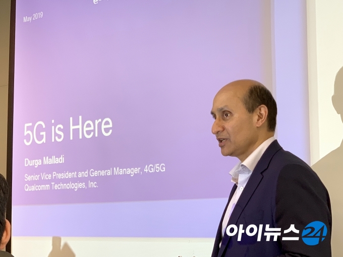 두르가 말라디 퀄컴 테크날러지 5G 담당 수석부사장 겸 본부장이 22일 한국을 방문, 5G 초고주파에 대한 중요성에 대해 설명하고 있다