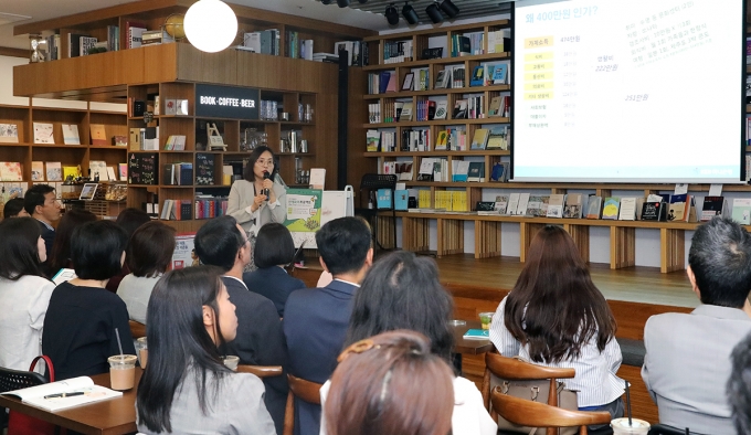 하나은행은 직장인 고객들을 대상으로 은퇴설계 콘서트를 열었다.[사진=하나은행]