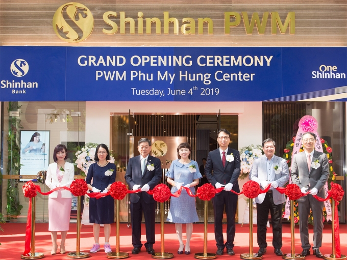 신한은행은 베트남에 고자산 고객 전담점 ‘신한PWM 푸미흥 센터’를 개점했다.[사진=신한은행] 