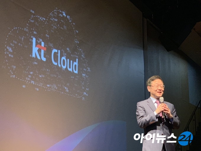 신수정 KT IT기획실장이 18일 서울 광화문 KT 사옥에서 KT 클라우드 사업 전략을 소개했다