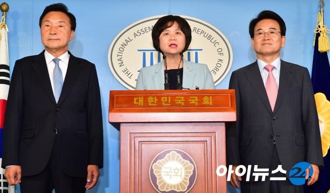 왼쪽부터 손학규 바른미래당·이정미 정의당·정동영 민주평화당 대표