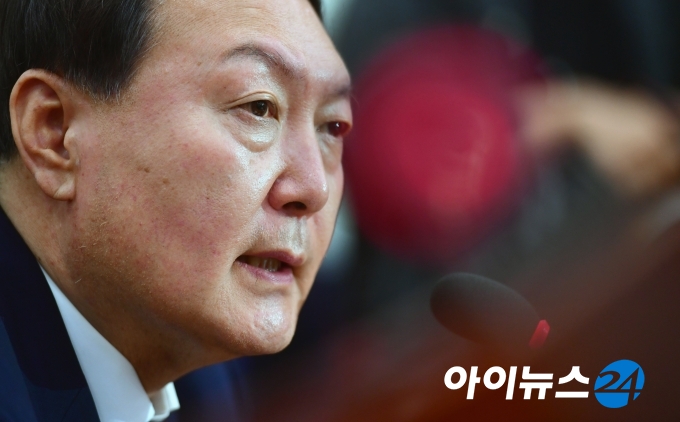 윤석열 검찰총장 후보자가 인사청문회 위증 논란에 휘말렸다.