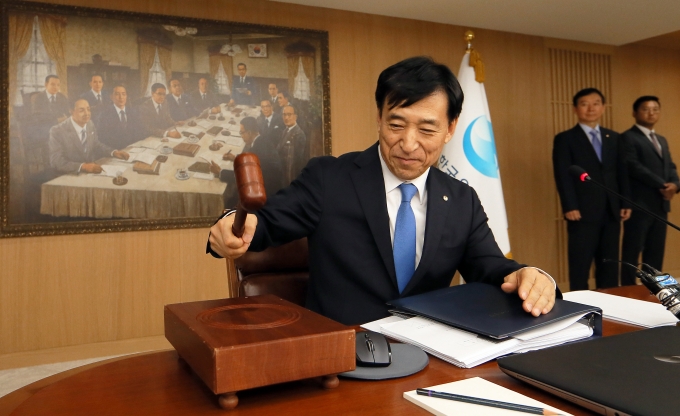 18일 이주열 한국은행 총재가 금융통화위원회를 주재하고 있다. [사진=뉴시스]