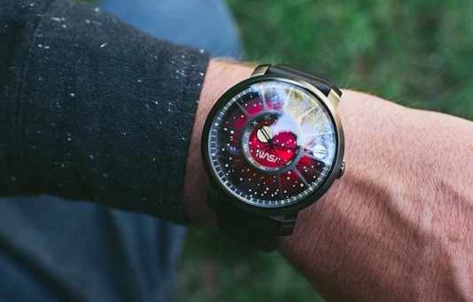 NASA 아폴로 11호 50주년 기념 손목시계 [출처=저릭]