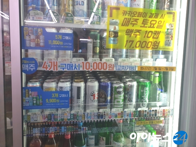 서울 시내 한 편의점에서 진행되고 있는 수입맥주 할인 행사. 이달까지는 에비스 등 일본 맥주가 여전히 포함돼 있다. [사진=장유미 기자]