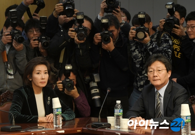 나경원 자유한국당 원내대표와 유승민 바른미래당 의원(자료사진)