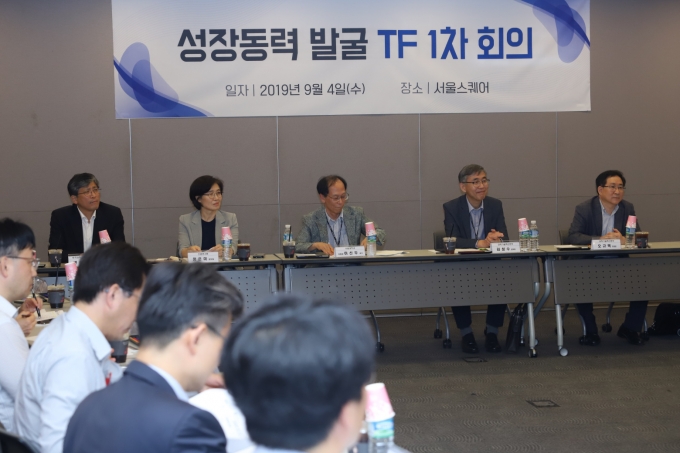 과학기술정보통신부가 4일 오후 서울스퀘어에서 '성장동력 발굴 TF 1차 회의'를 개최했다 [과학기술정보통신부 제공]
