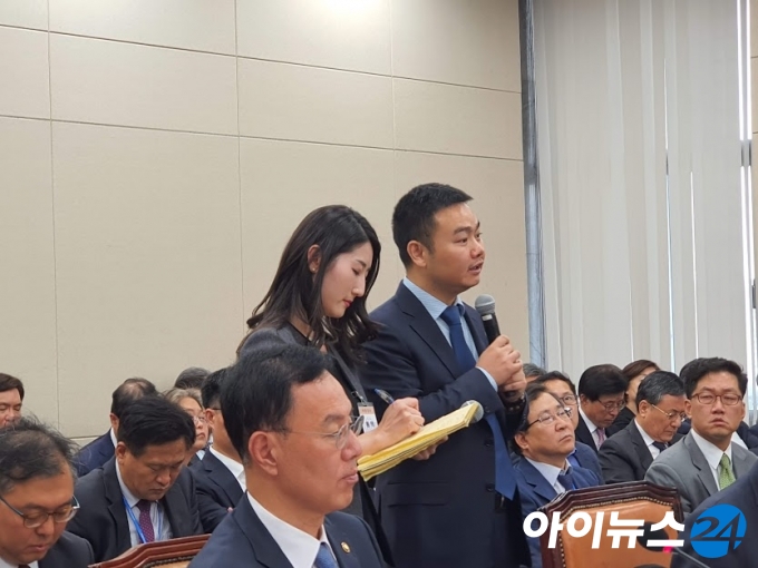 18일 국정감사에 증인으로 출석한 멍 샤오윈 화웨이 한국지사장.