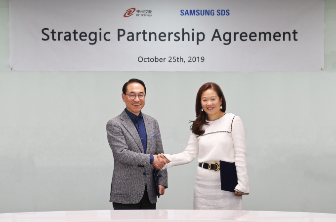 삼성SDS와 디지털차이나홀딩스가 지난 25일 서울 잠실 삼성SDS 본사에서 IT서비스 사업 협력을 위한 양해각서를 체결했다. [사진=삼성SDS]