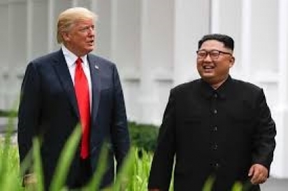 트럼프 대통령이 자신의 트위터에서 17일 김정은 북한 노동당 국무위원장에게 만나자는 메시지를 보냈다.  [abd]