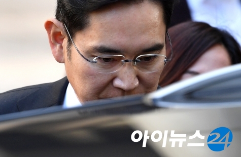 10월 25일 국정농단 파기환송 첫 공판기일 당시 서울고등법원에 출석한 삼성전자 이재용 부회장