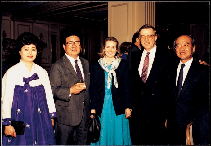 1997년 전경련 회장으로 활동 당시 구자경 명예회장(좌측 두번째)의 모습. [출처=LG]