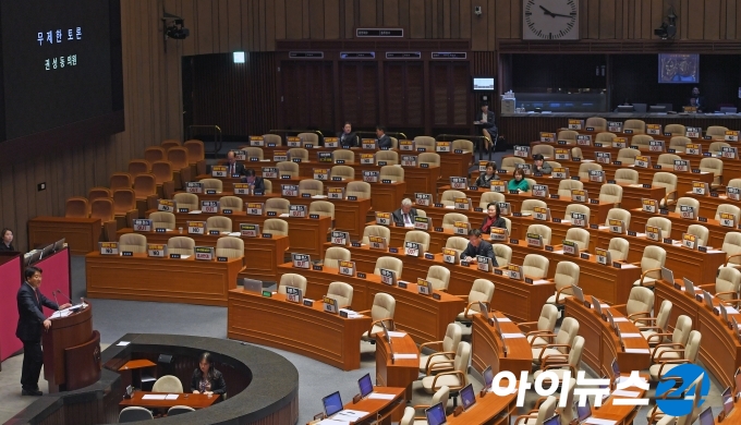 자유한국당이 신청한 선거법 개정안 필리버스터가 진행 중이다.[사진=조성우 기자]