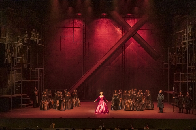 라벨라오페라단은 오는 11월에 베르디의 그랜드 오페라 '에르나니'를 무대에 올린다. 사진은 지난해 공연한 '마리아 스투아르다'의 한장면.