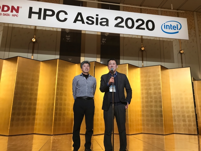 KISTI 황순욱 국가슈퍼컴퓨팅본부장(오른쪽)과 서울대학교 컴퓨터공학부 염헌영 교수가 HPC Asia 2021에 대해 소개 및 홍보하고 있다. [KISTI 제공]