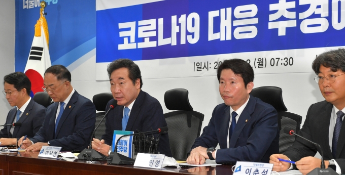 외교부에 따르면 지난 1일 오후 7시 기준 한국발 방문객의 입국을 금지하거나 검역을 강화하는 등 조치를 하는 지역은 81곳이다. 