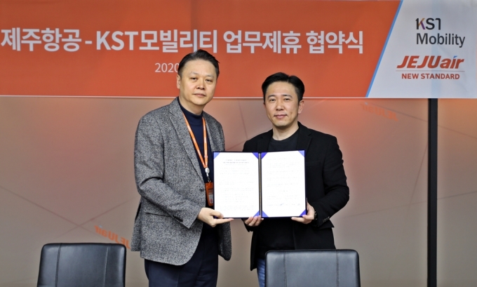 제주항공이 KST모빌리티(마카롱택시 운영 한국형 스마트 모빌리티 서비스)와 5일 업무협약을 체결했다.