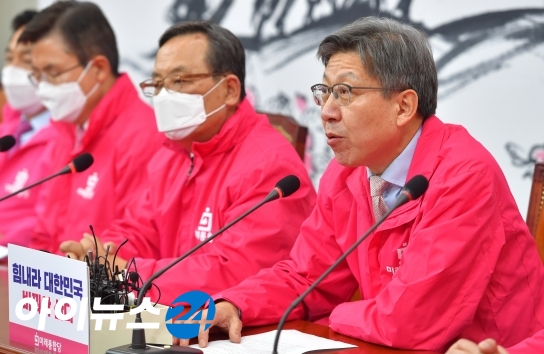 박형준 미래통합당 공동선대위원장이 23일 당 선대위 회의에서 공개발언 하고 있다. 