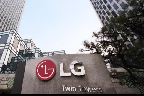 LG그룹 계열로 편입됐던 이스트애로우파트너스가 최근 계열사에서 제외되면서 그 배경에 재계 안팎의 관심이 쏠린다. 