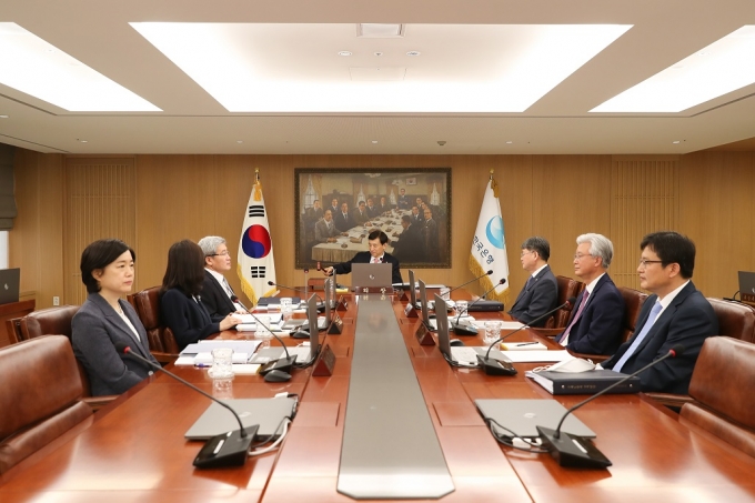 28일 한국은행이 5월 금융통화위원회 정례회의를 개최하고 있다. [사진=한국은행]