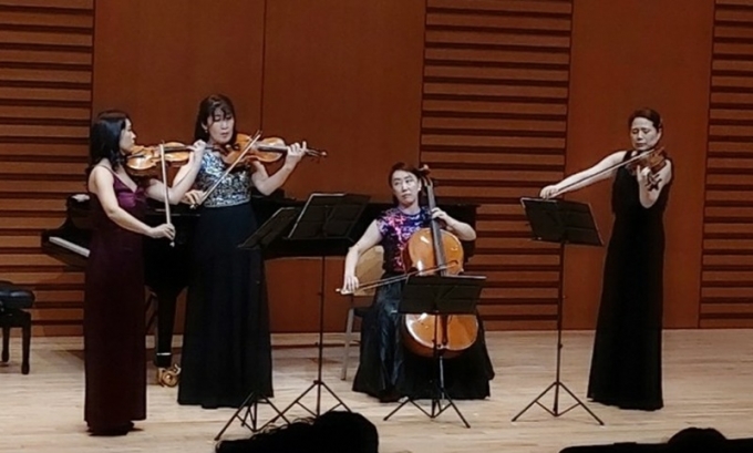 '콰르텟수'가 작곡가 이재신 작곡발표회에서 현악사중주 '그 소녀의 이야기'를 연주하고 있다.