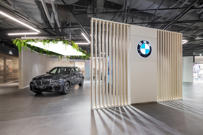 BMW 코리아 공식 딜러사인 한독 모터스가 서울 용산 아이파크몰에 BMW 전시장을 새롭게 오픈했다. [BMW 코리아]