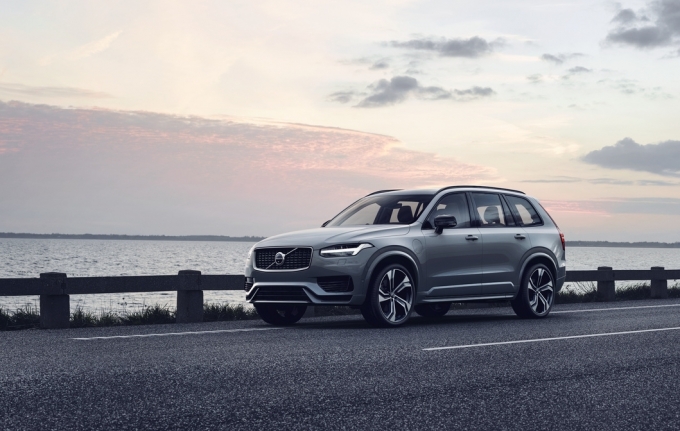 볼보자동차코리아가 XC90 및 XC60의 T8 R-디자인 한정판 에디션을 출시했다. [볼보자동차코리아]