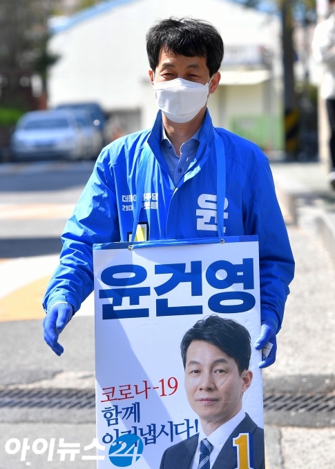 윤건영 더불어민주당 의원. [조성우 기자]