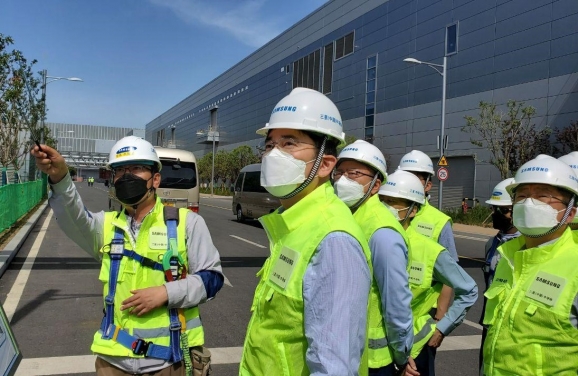 중국 시안 삼성전자 반도체 공장에 방문한 이재용 부회장 [사진=삼성전자]
