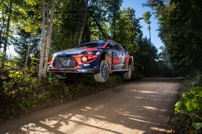 에스토니아 랠리서 열린 '2020 월드랠리챔피언십' 4차 대회에서 현대자동차 'i20 Coupe WRC' 랠리카가 달리고 있는 모습. [현대자동차]