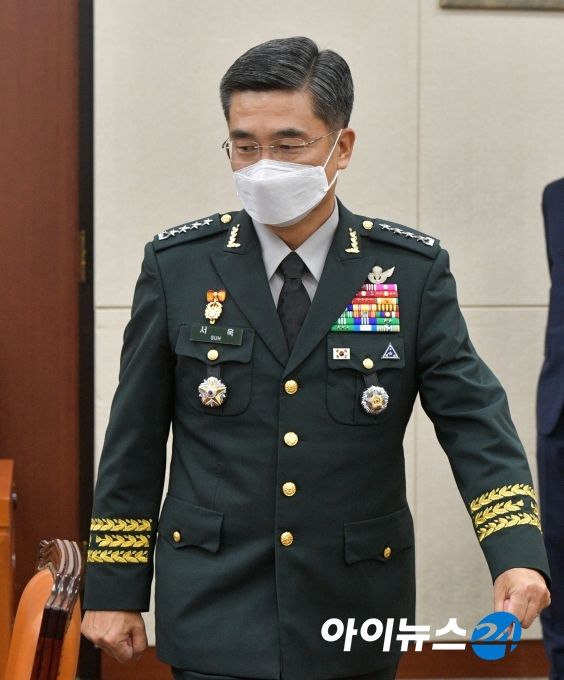 서욱 국방장관 후보자가 16일 국회에서 열린 인사청문회에 출석하고 있다.