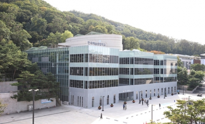 국립예술대학인 한국예술종합학교의 2021학년도 성악과 입시가 '공정성 훼손'으로 논란이 되고 있다. 사진은 한예종 음악원 모습. [뉴시스]