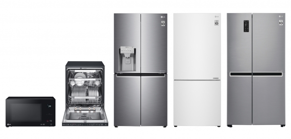왼쪽부터 전자레인지 대표제품(모델명 MS4296OBC), 식기세척기(모델명 XD3A25MB), 프렌치도어 냉장고(모델명 GF-L570PL), 상냉장 하냉동 냉장고(모델명 GB-455WL), 양문형 냉장고(모델명 GS-B680PL). [사진=LG전자]