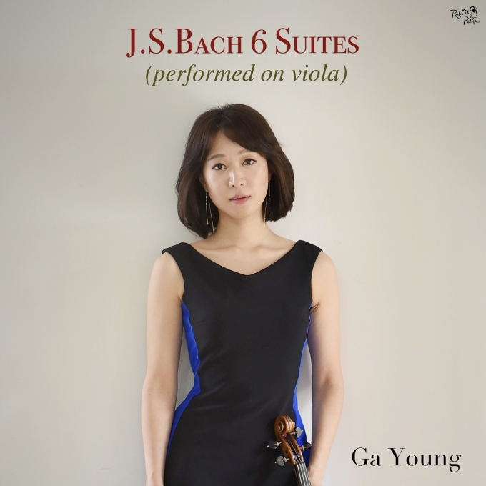 장르를 넘나들며 왕성한 활동을 하고 있는 비올리스트 가영이 첫 클래식 정규 앨범 ‘J.S.Bach Cello 6 Suites(performed on viola)’를 발매한다.