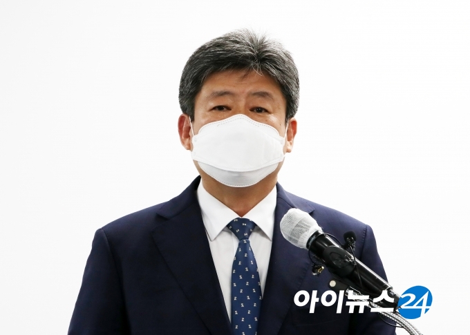 정태영 CJ대한통운 택배부문장이 22일 오후 서울 중구 태평로빌딩에서 택배기사 사망 사건과 관련해 노동환경 개선책을 발표하고 있다. 