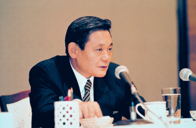 지난 1993년 '삼성 신경영' 선언 당시 고(故) 이건희 삼성그룹 회장 [사진=삼성전자]