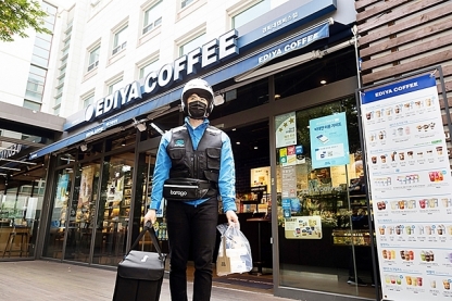 이디야커피는 국내 커피전문점 업계에서 가장 먼저 배달 서비스를 도입했다.  [이다야커피]