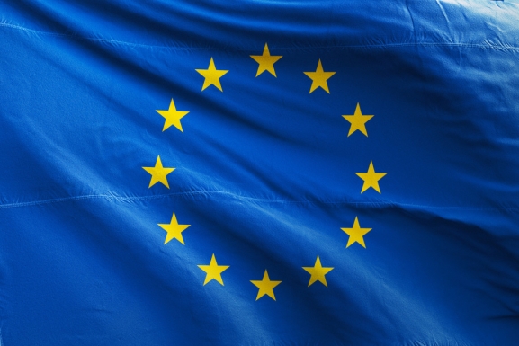 유럽연합이 미국 IT 기업을 겨냥한 새로운 규제 법안을 발표했다 [유럽연합]