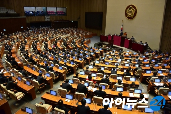  9일 오후 서울 여의도 국회에서 정기국회 마지막 본회의가 열리고 있다.